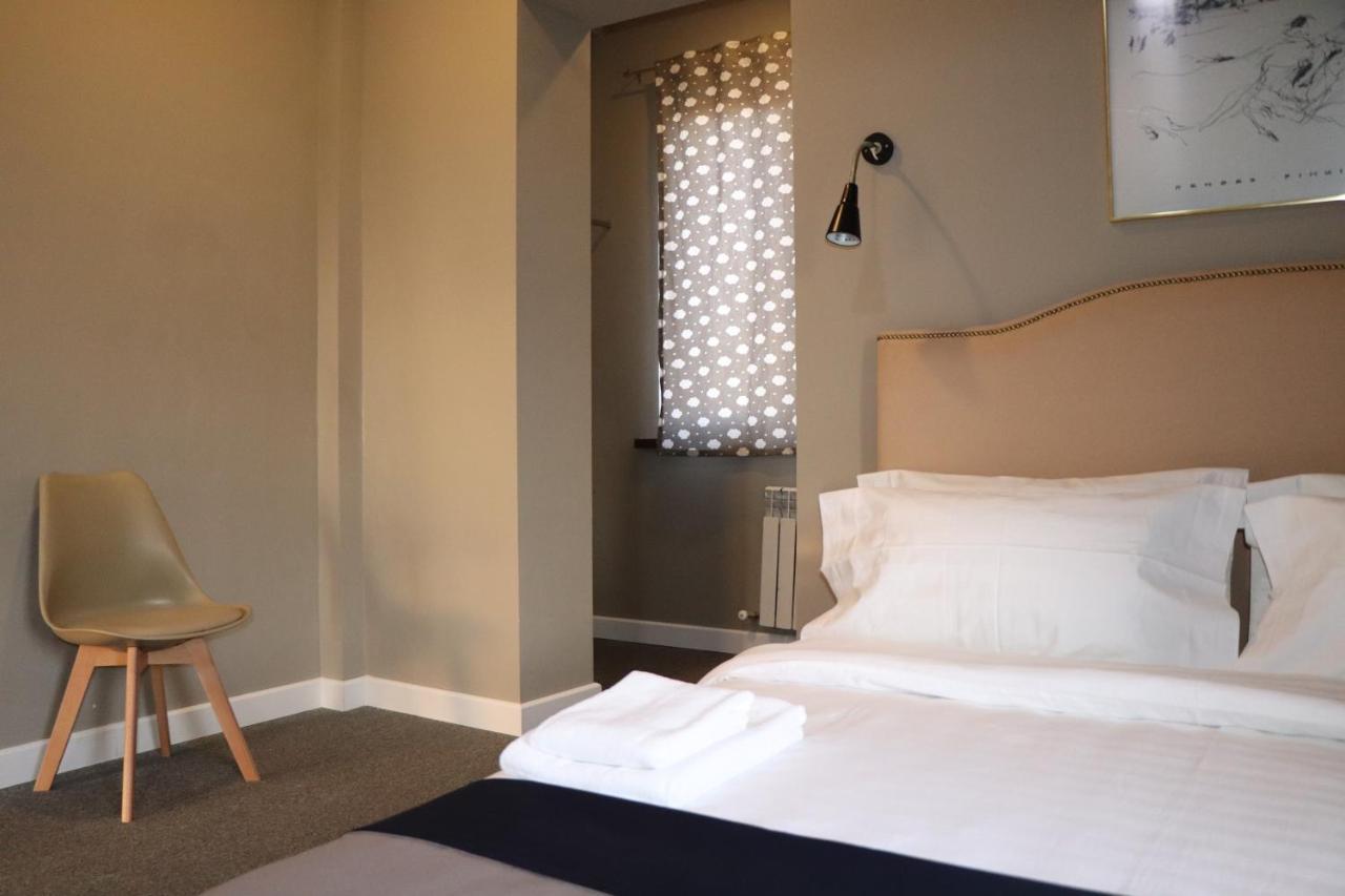 Mika Hotel Alma-Ata Buitenkant foto