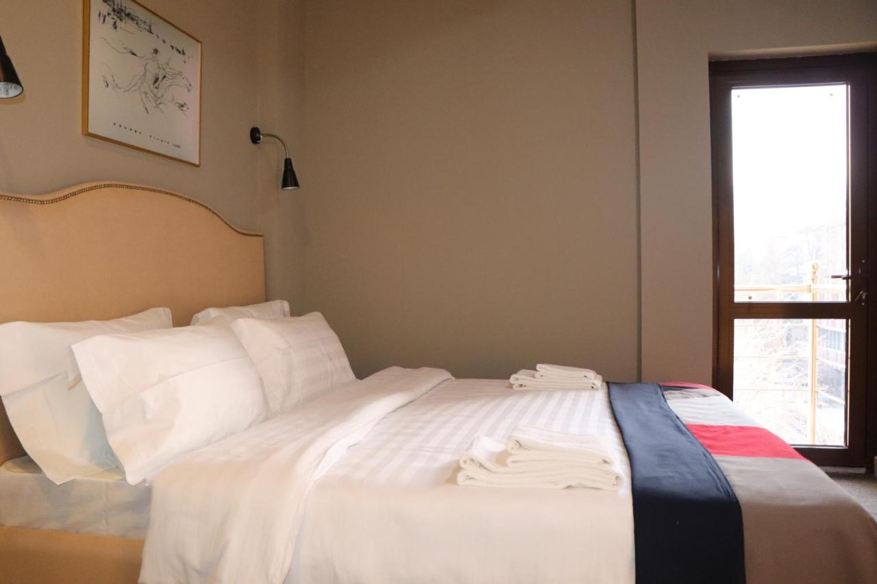 Mika Hotel Alma-Ata Buitenkant foto